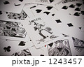 幽霊のようなモノクロカード 1243457