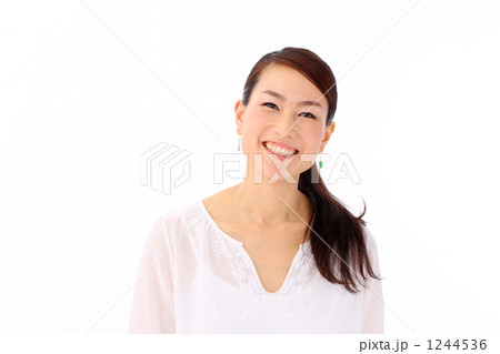 笑顔の女性 笑顔の女性 1244536