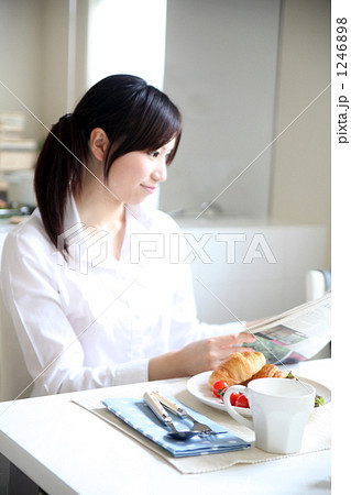 ビジネスウーマンの朝食 ビジネスウーマンの朝食 1246898