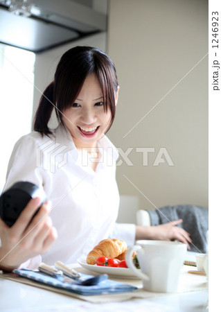 慌しい朝 1246923