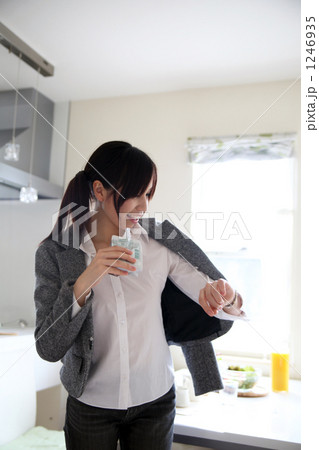 慌しい朝 1246935