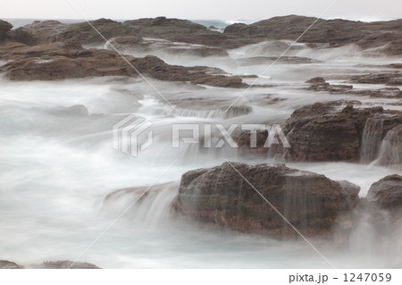 絹の流れ 1247059