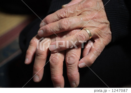 70代の母の手 70代の母の手 1247087