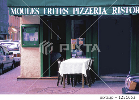 パリのビストロ 1251653
