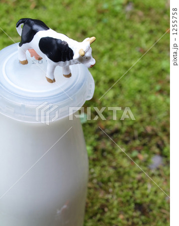 乳牛と牛乳 1255758