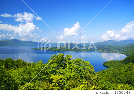 新緑の十和田湖・紫明亭 1259248