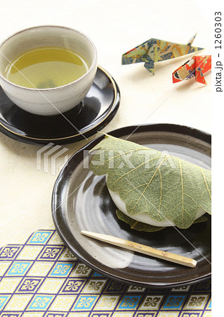 端午の節句・柏餅03タテ 端午の節句・柏餅03タテ 1260303