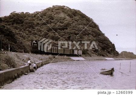 子供の遊ぶ海岸をSLが行く 根室本線 昭和46年 子供の遊ぶ海岸をSLが行く 根室本線 昭和46年 1260399