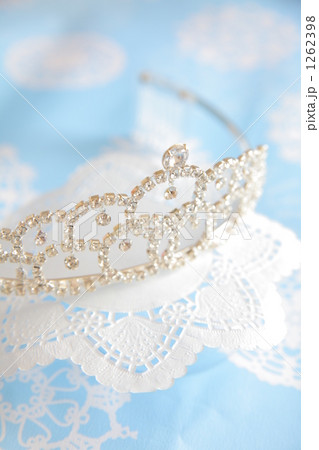 ラインストーンのティアラ 1262398