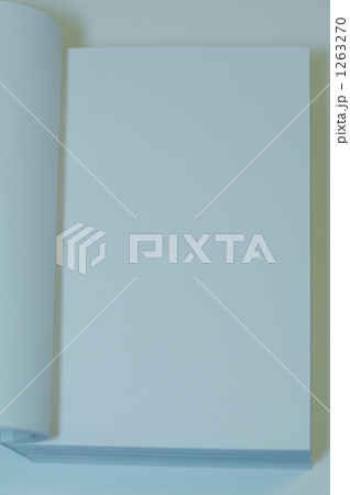 開いた本 開いた本 1263270