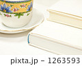 本とティーカップ 1263593