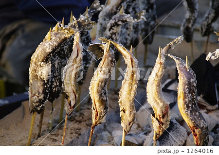 淡水魚 塩焼き 串焼きの写真素材