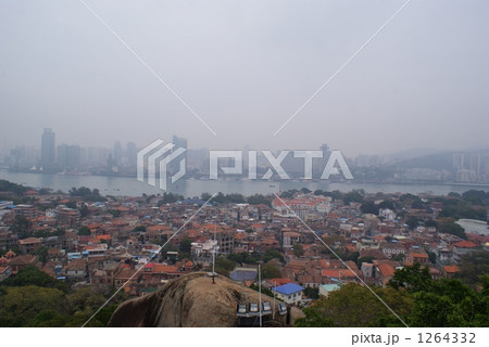 中国 アモイ コロンス島 日光岩から眺めるコロンス島とアモイ市街 1264332