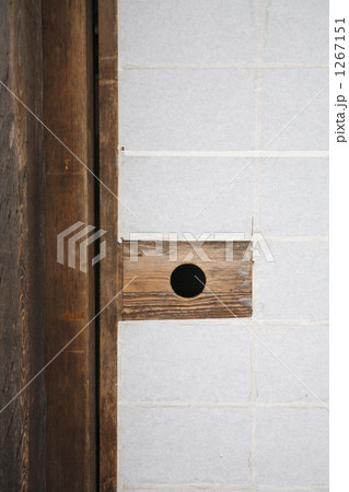 古い引き戸 1267151