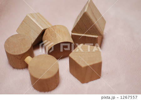 1267557
