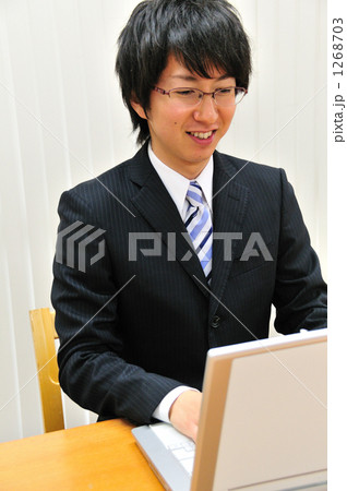 オフィスシーン 1268703