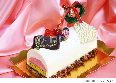 真っ白なブッシュドノエル 1271537