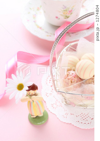 一輪の花を持つ少女・カード無し 1274804