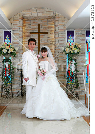 神聖なチャペルで結婚式 神聖なチャペルで結婚式 1278515