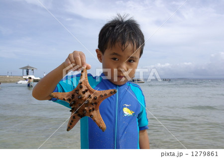 ヒトデを持つ少年 ヒトデを持つ少年 1279861
