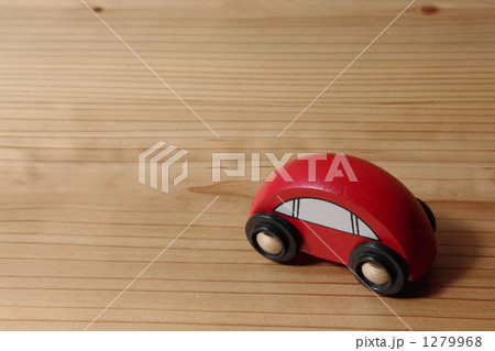 赤い車のおもちゃ 1279968
