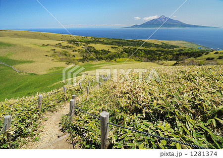 礼文島桃岩歩道から望む利尻富士 礼文島桃岩歩道から望む利尻富士 1281374