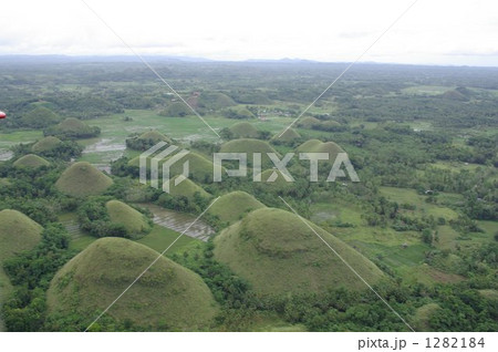 フィリピン、ボホール島の名所「チョコレート・ヒル」空撮 1282184