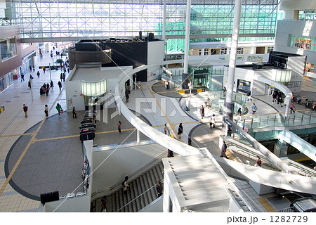 たまプラーザ駅 構内の写真素材