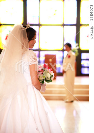 バージンロードの新郎新婦 バージンロードの新郎新婦 1284073