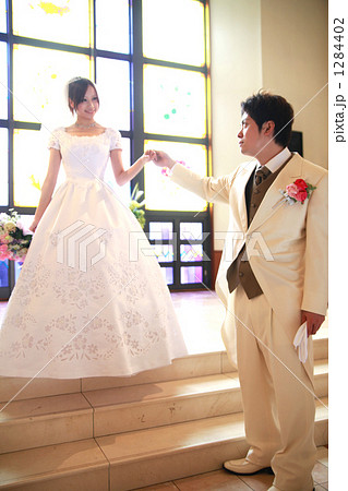 聖壇の新郎新婦 1284402