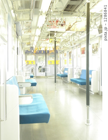 小田急田園都市線の空いた車内 小田急田園都市線の空いた車内 1286841