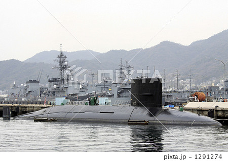 母港で係留中の潜水艦−4 左 母港で係留中の潜水艦−4 左 1291274