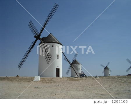 ラ・マンチャの丘　白い風車 1292106