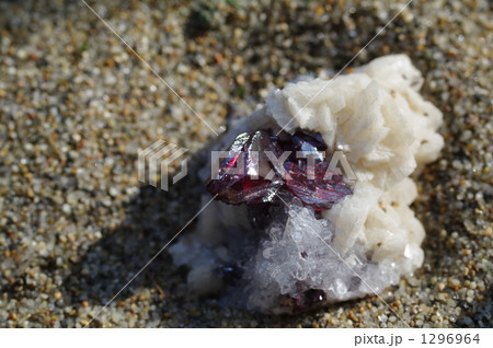 シンナバー原石 1296964