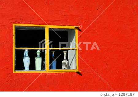 骨董屋の窓 1297197