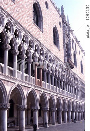 ヴェネチア　ドゥカーレ宮殿 1299159
