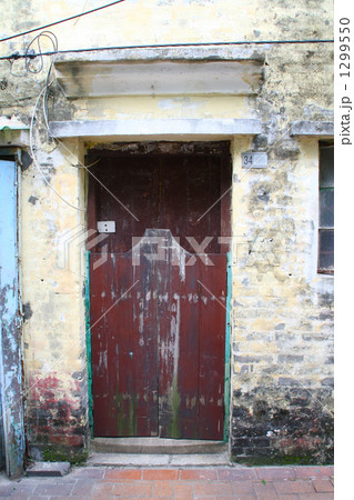 古びたドア 1299550