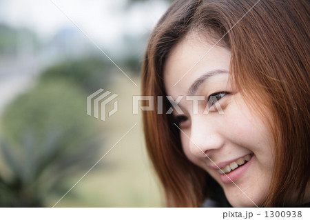 1300938