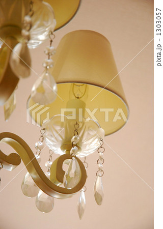 ランプシェードのあるシャンデリア ランプシェードのあるシャンデリア 1303057