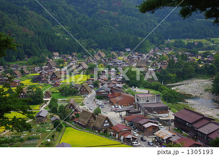 高台から見た白川郷5 1305193