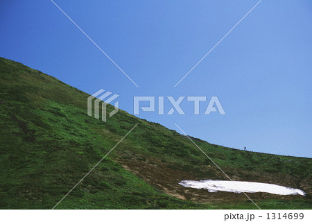 秋田駒ケ岳男女岳を登る登山者点景 秋田駒ケ岳男女岳を登る登山者点景 1314699