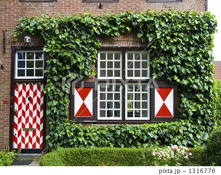 童話のような民家が並ぶオランダの城下町 童話のような民家が並ぶオランダの城下町 1316776