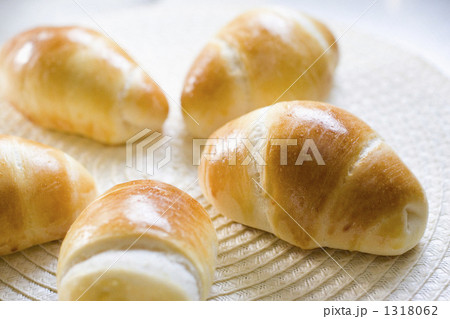 焼き立てバターロール 1318062