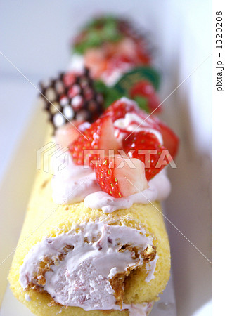 苺ロールケーキ 1320208