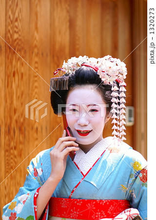 電話する舞妓 電話する舞妓 1320273