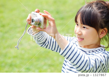 写真を撮る子供 写真を撮る子供 1327867