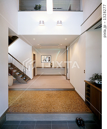 吹き抜け玄関ホールの写真素材