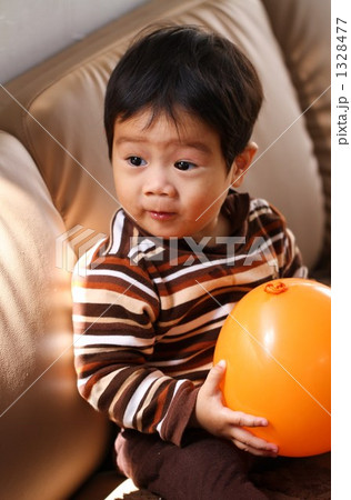 笑顔の子供 1328477
