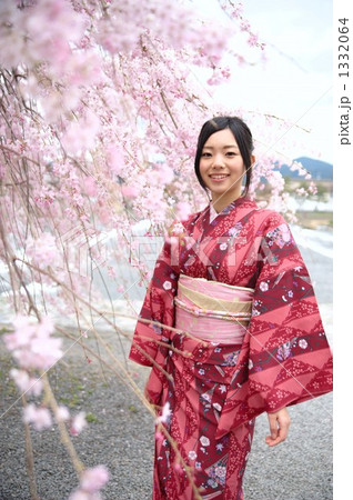 桜 着物 女性の写真素材