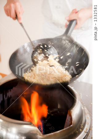 中華料理の鍋振り 1332581